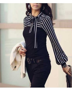 Črna majica z belimi črtami